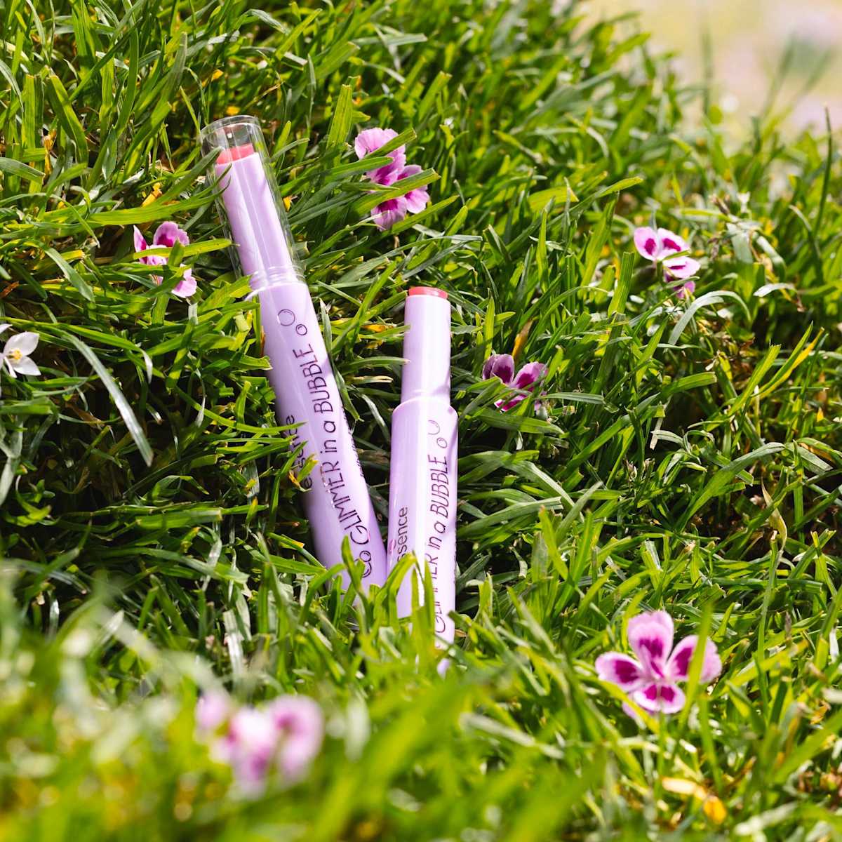 essence Lip Balm Glimmer In A Bubble Jelly 01 Chasing Bubbles, 1.6 g